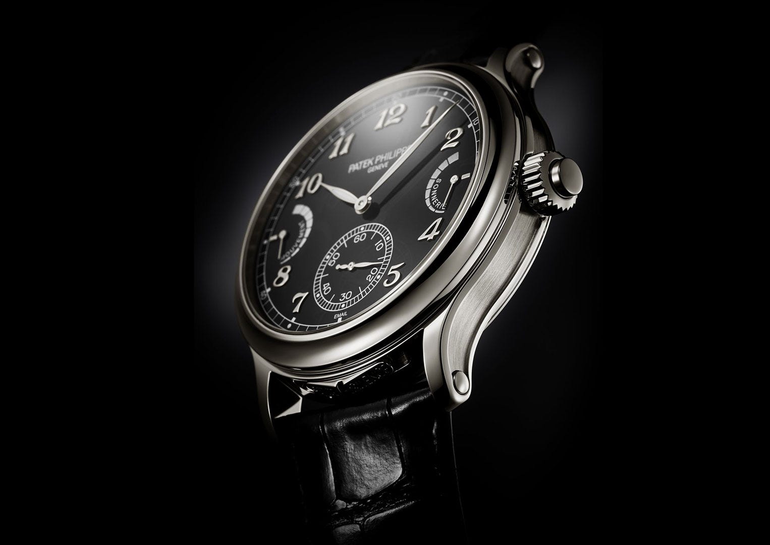 The Patek Philippe Grand Sonnerie REF. 6301P has a 72-hour power reserve for the movement and a 24-hour power reserve for the strikework